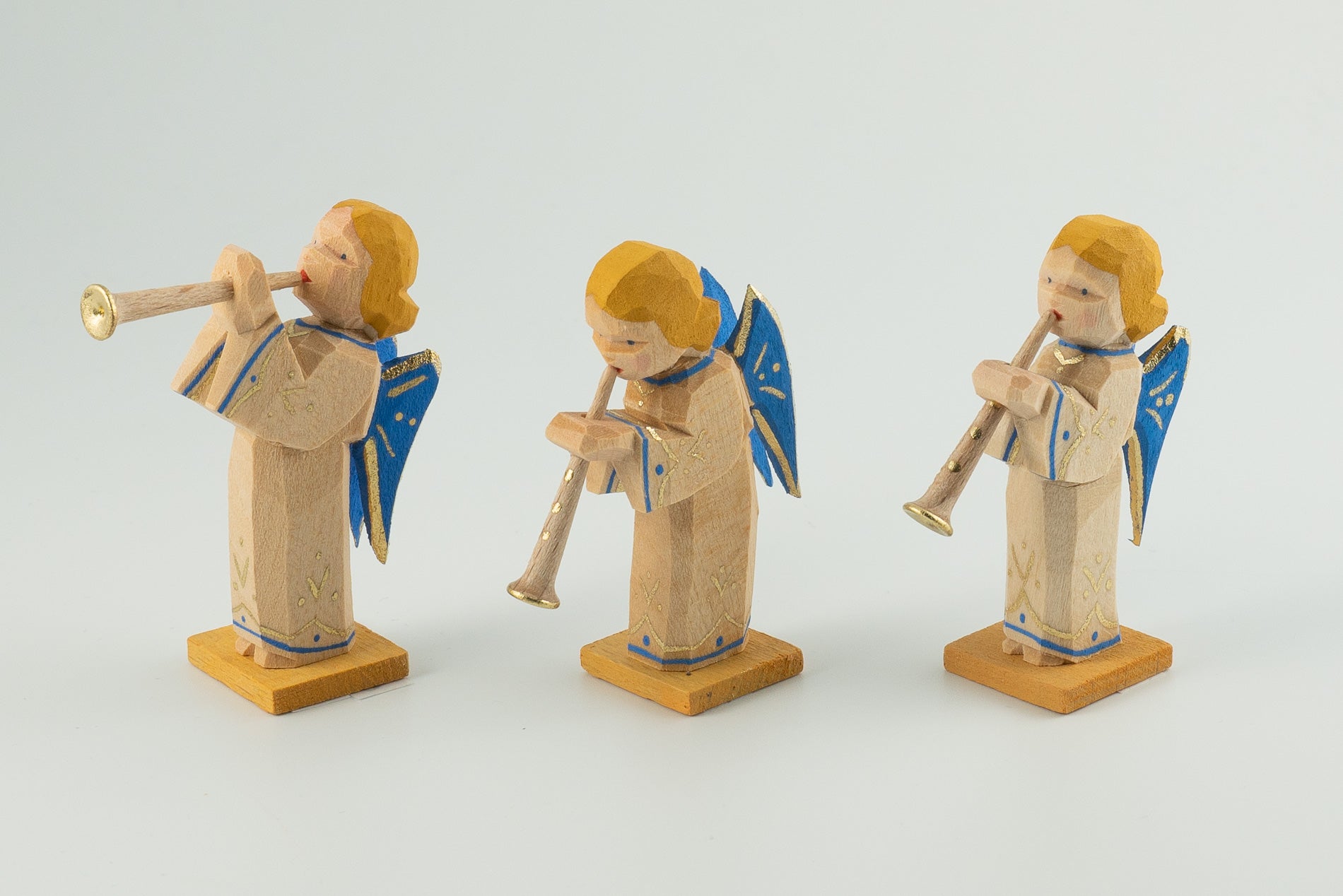 Engelgruppe mit Flöte, blaue Flügel